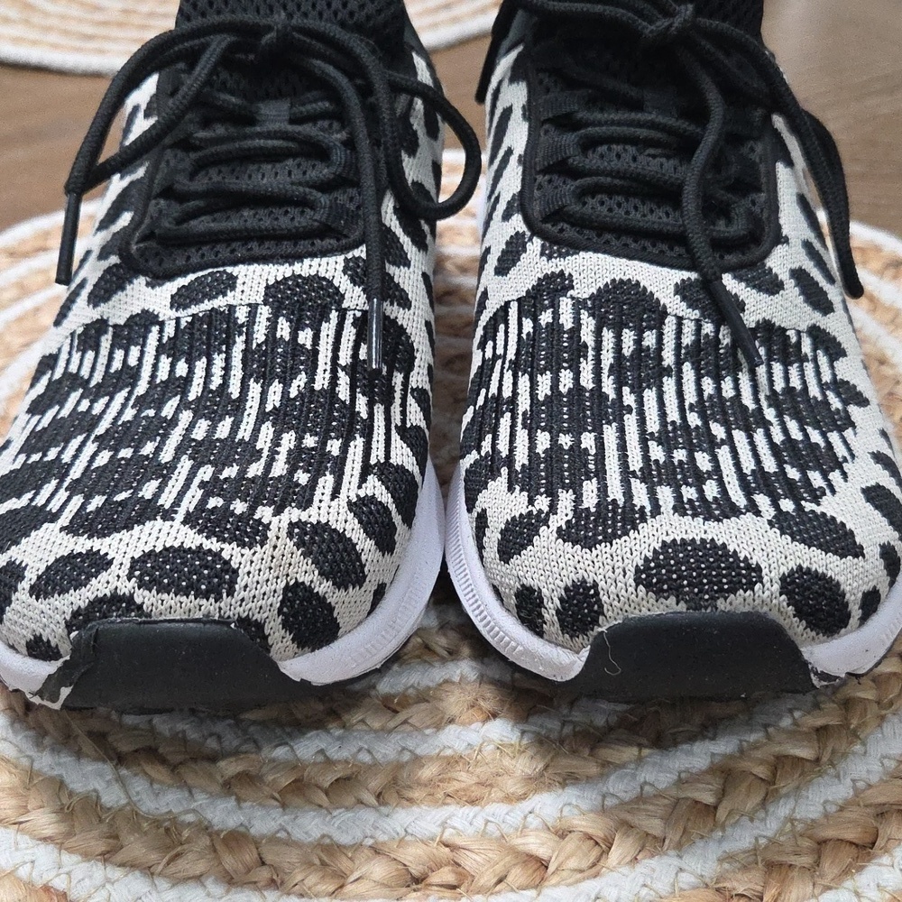 Athletic Works Cheetah Print Lightweight Sneakers, Size 8.5 - Picture 2 of 7
